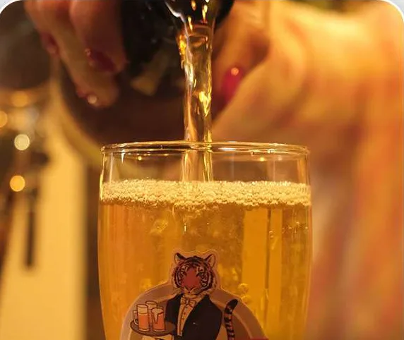 Chope sendo servido — conteúdo para Bar do Tigre