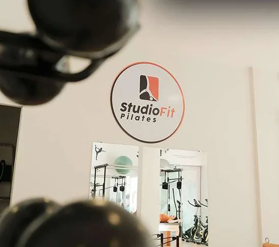 Bastidores de gravação no StudioFit Pilates